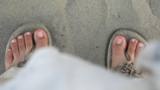 her_toes